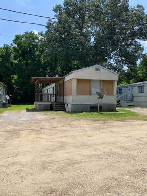 Split floorplan in a FULLY FENCED Community!