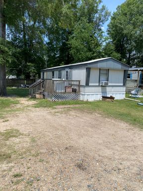 Cozy little home inside a FULLY FENCED Community!