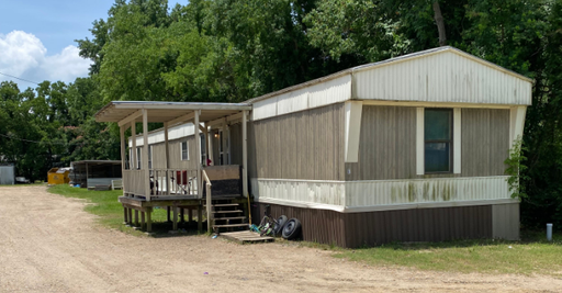 Spacious 3/2 family home inside a FULLY FENCED Community!