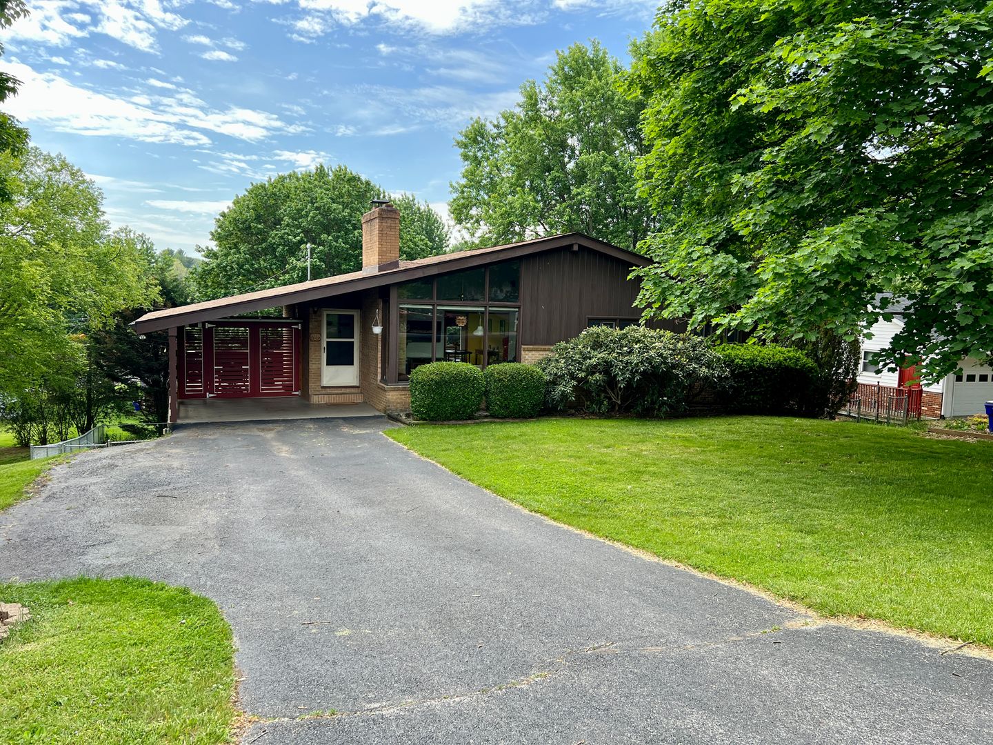 Christiansburg House: 760 Carson Drive
