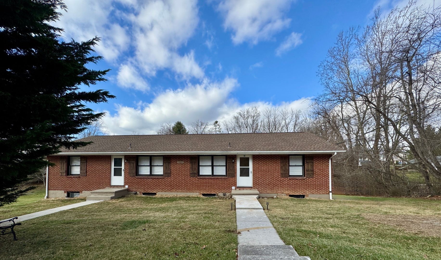 Blacksburg Apartment: 1003 Giles Road