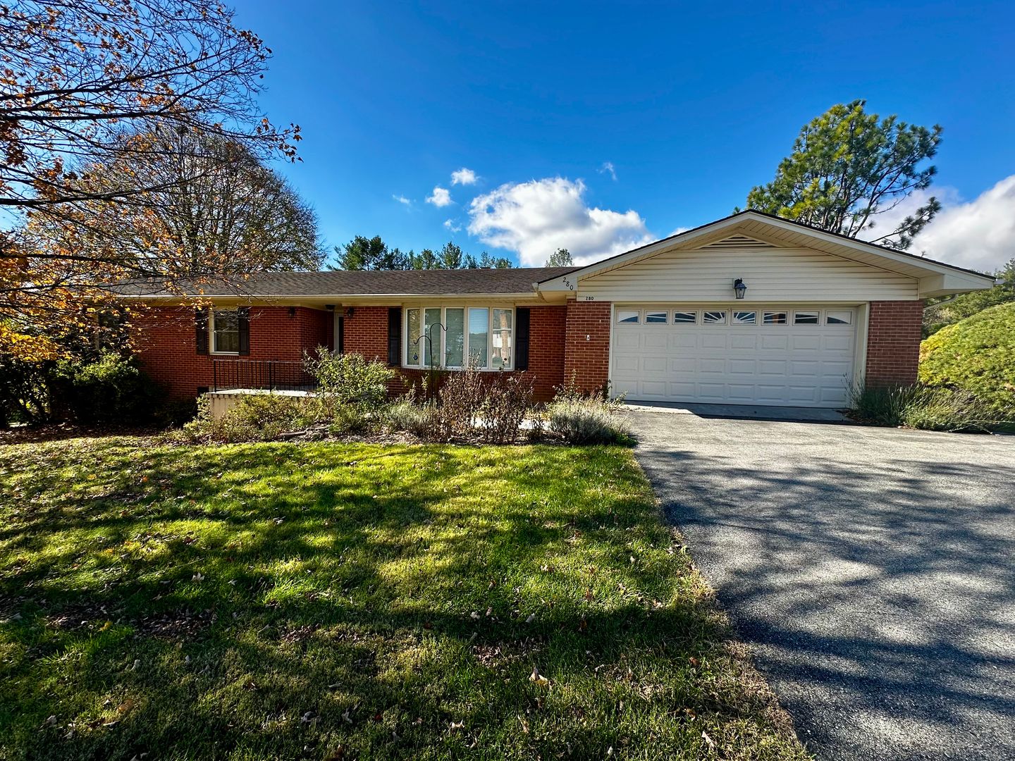 Christiansburg House: 280 Walnut Dr