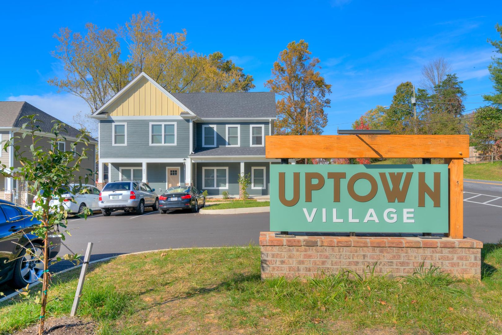 Blacksburg House: 201 Uptown Trail