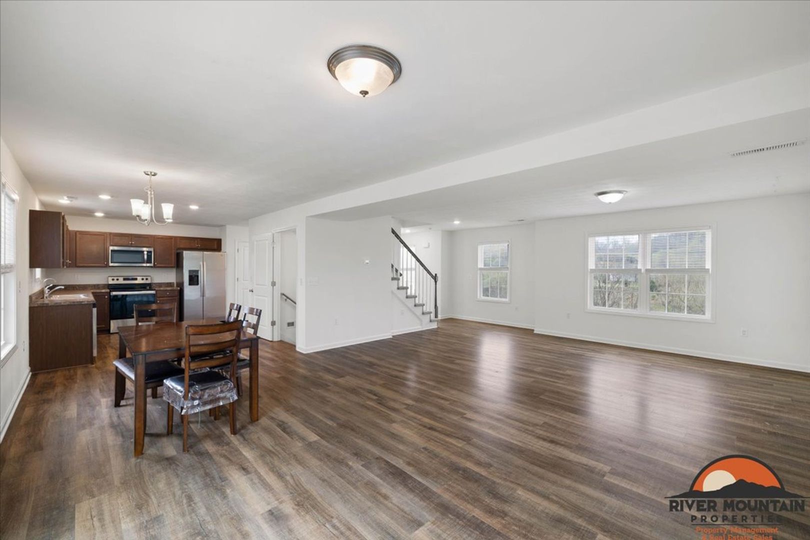 Pembroke House: 186 Redwood Dr