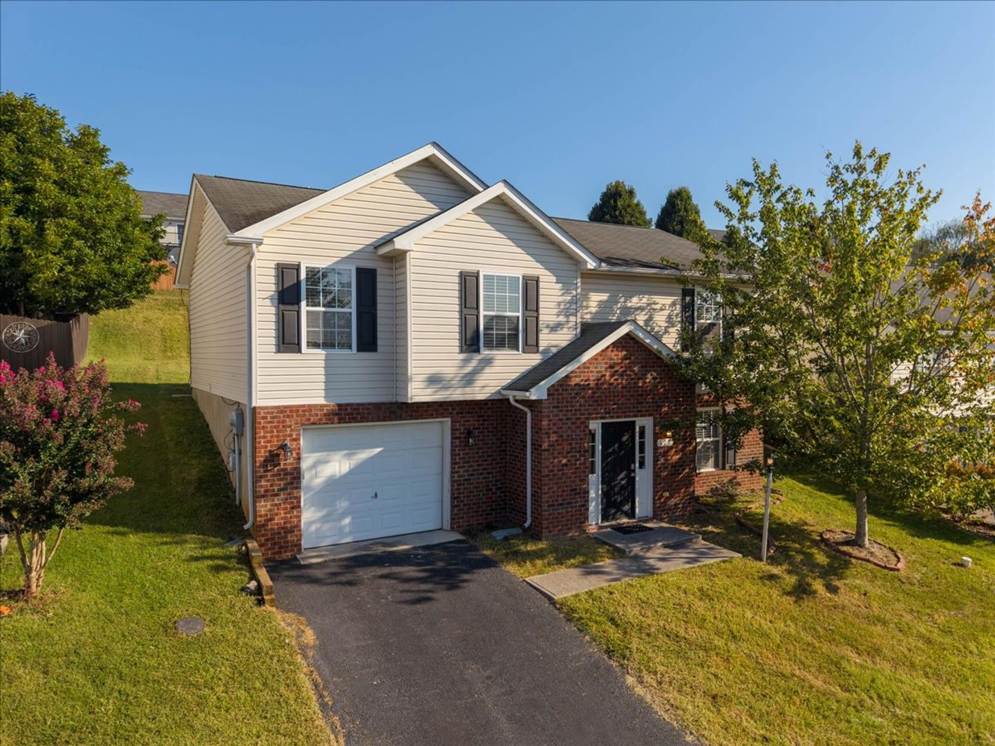 Christiansburg House: 170 Wistaria Dr