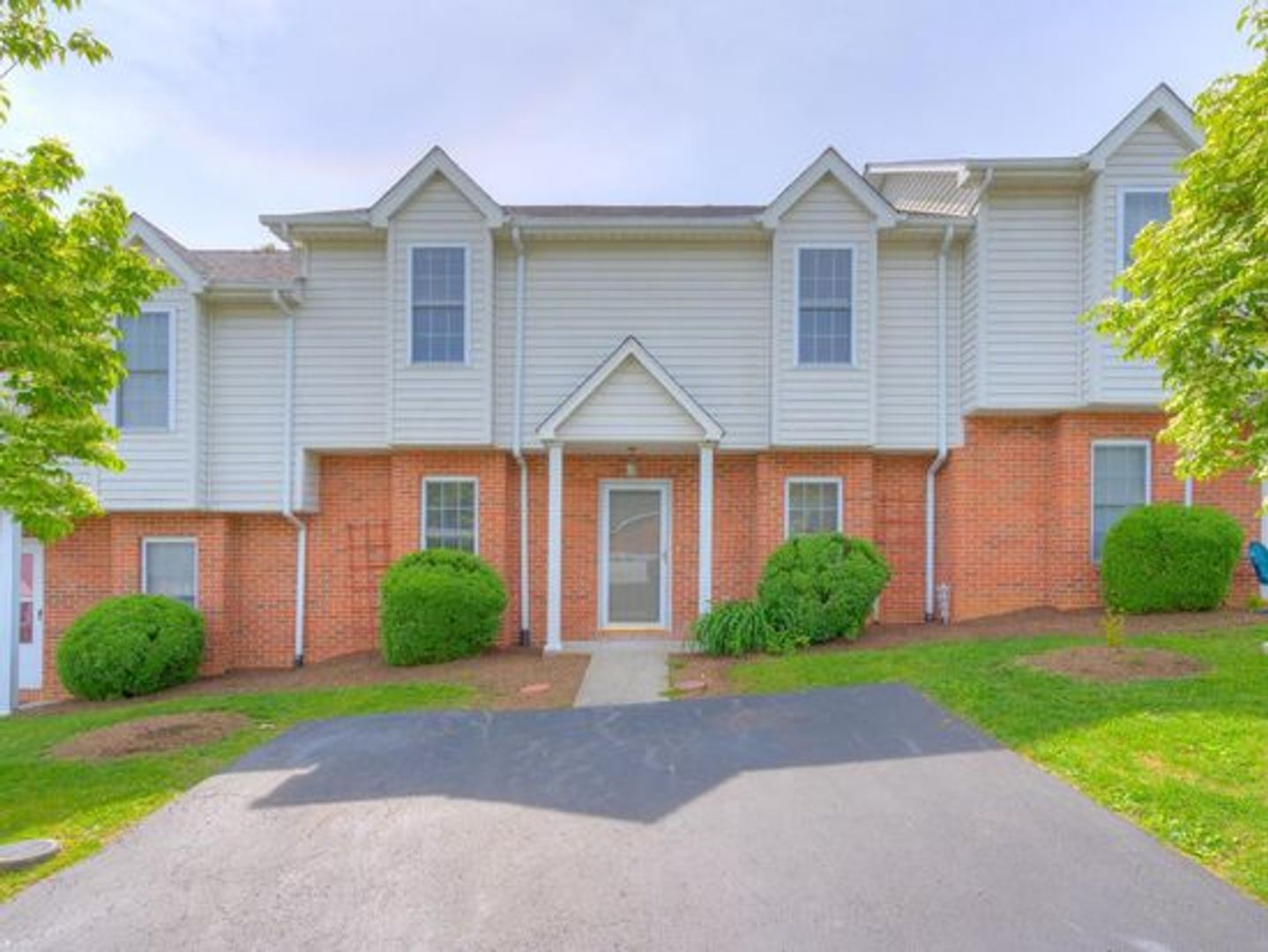 Christiansburg Townhome: 190 Darci Dr SE