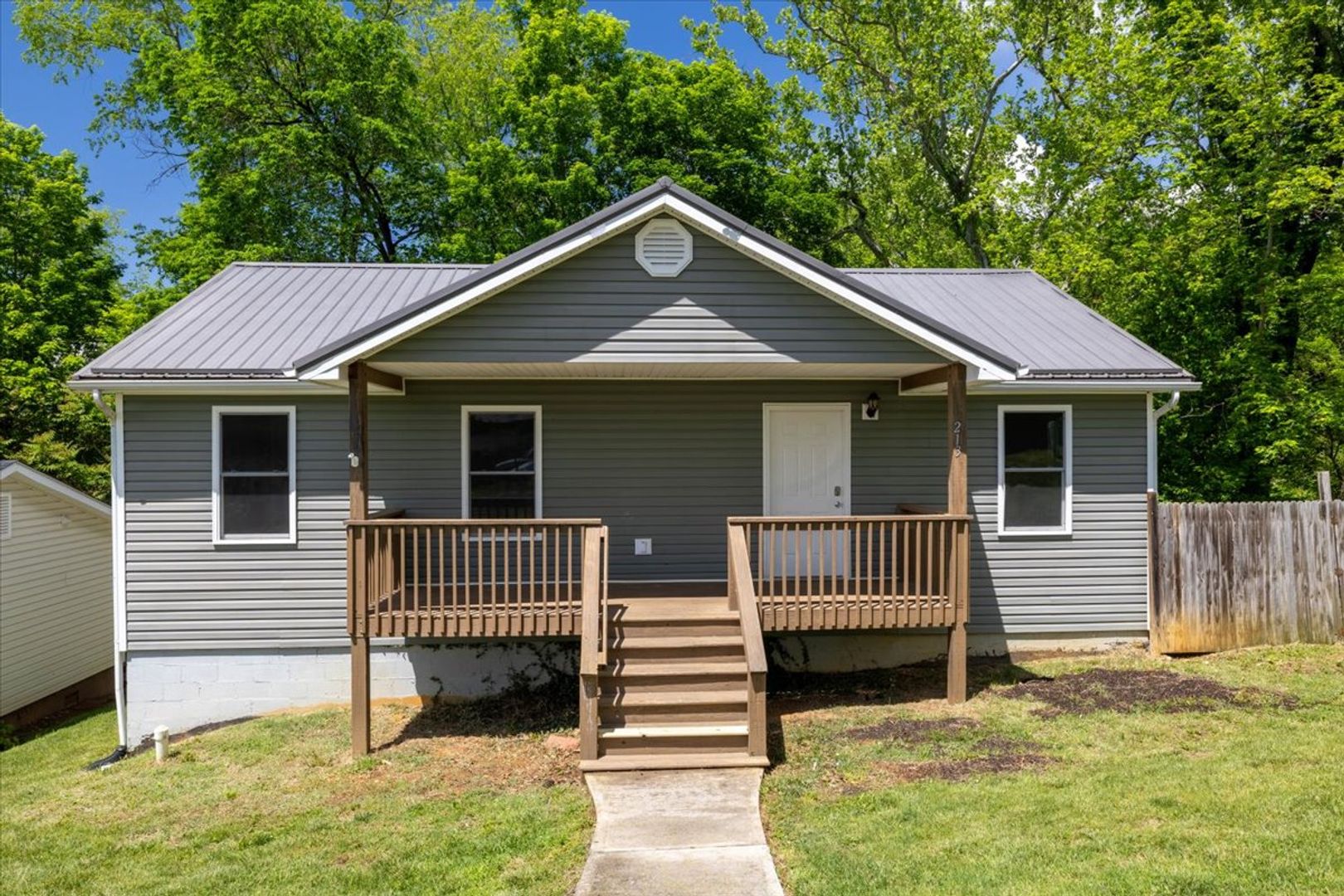 Radford House: 213 Morton St