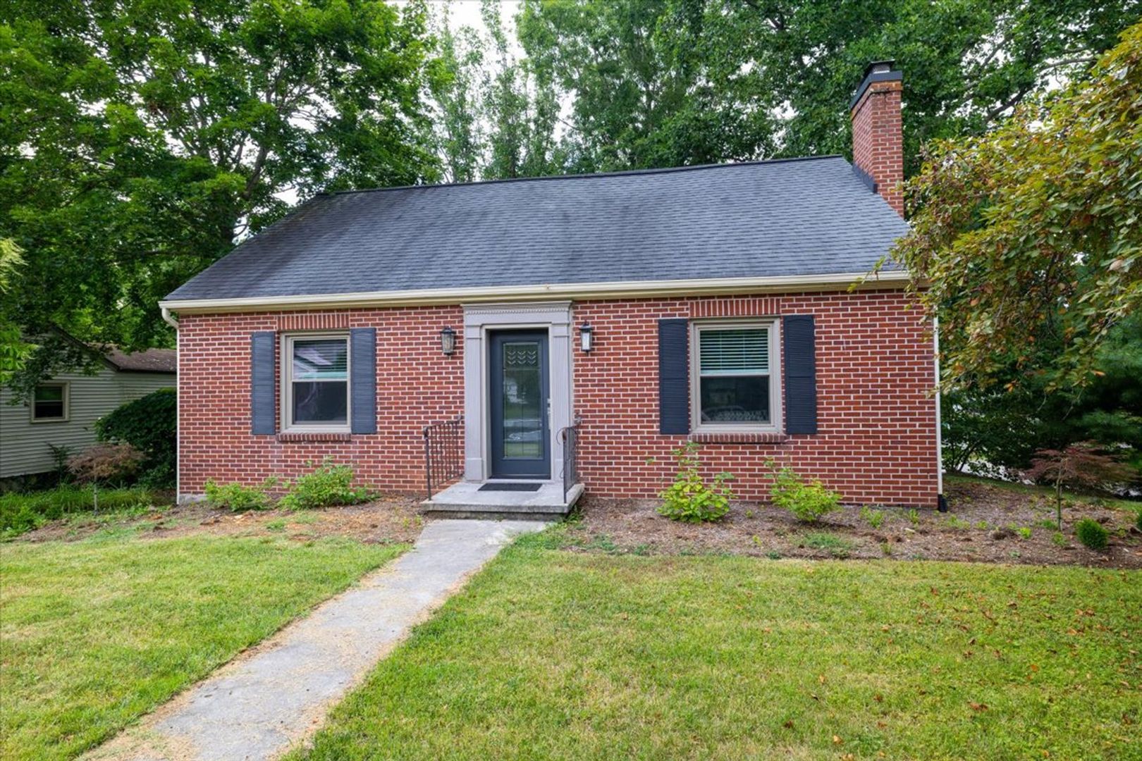 Blacksburg House: 1100 Kentwood Dr