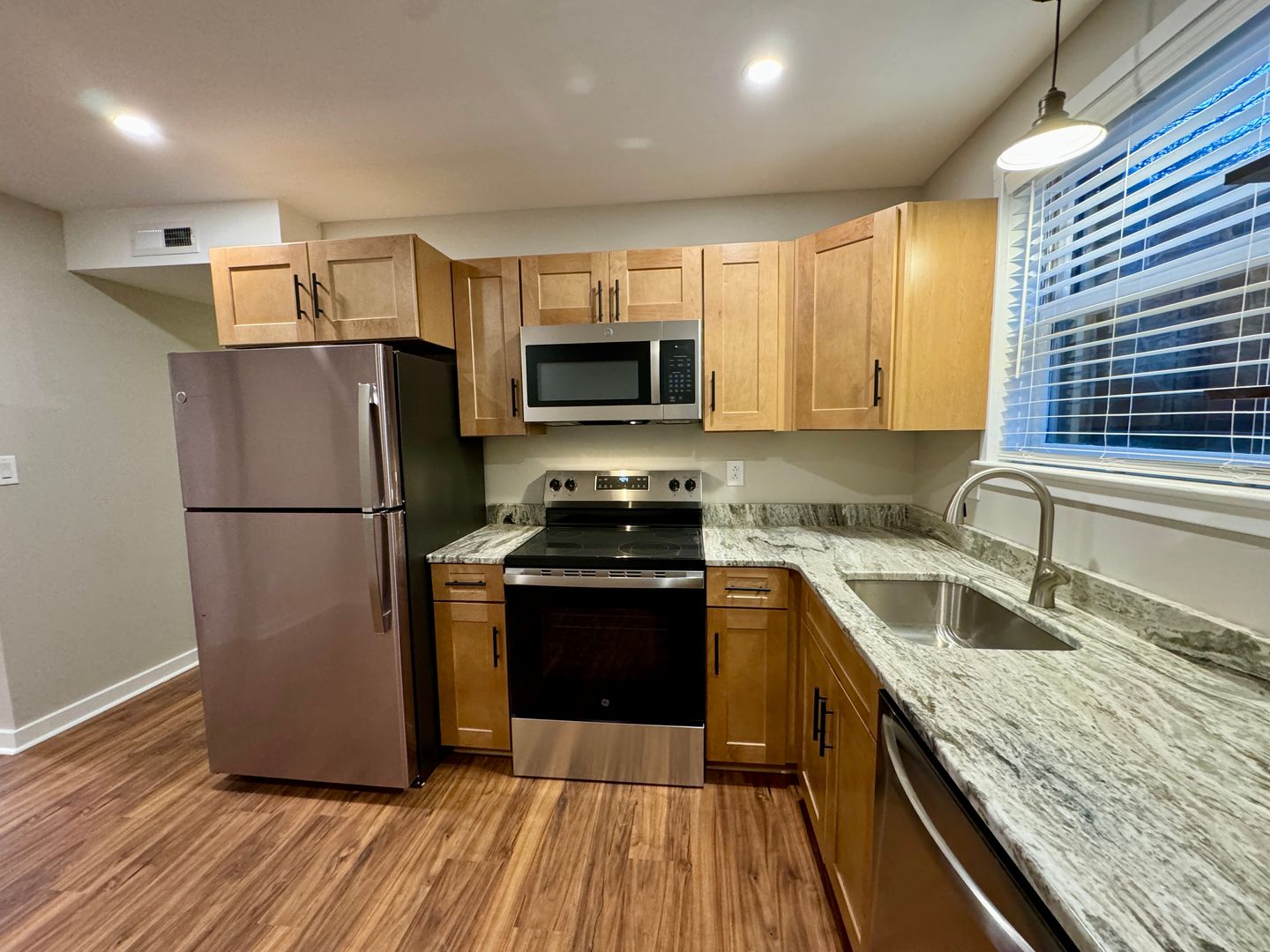 Blacksburg Apartment: 1003 Giles Road