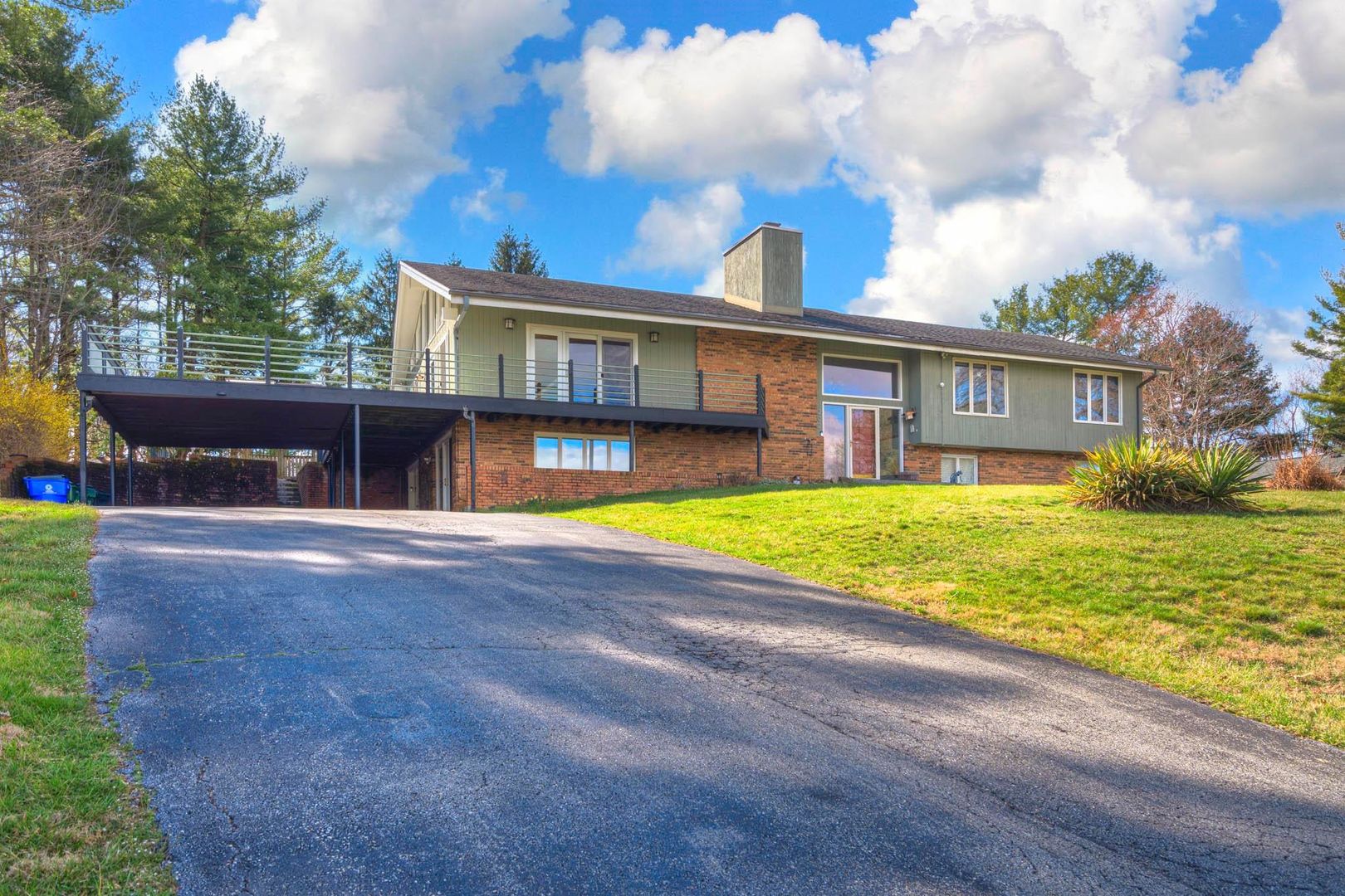 Blacksburg House: 202 Fincastle Drive