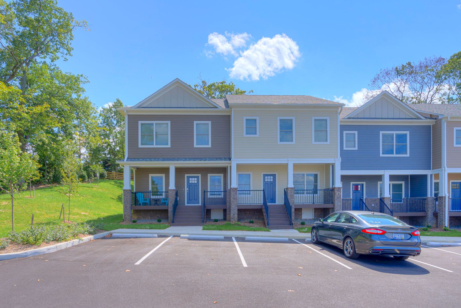 Blacksburg House: 220 Hoopers Lane