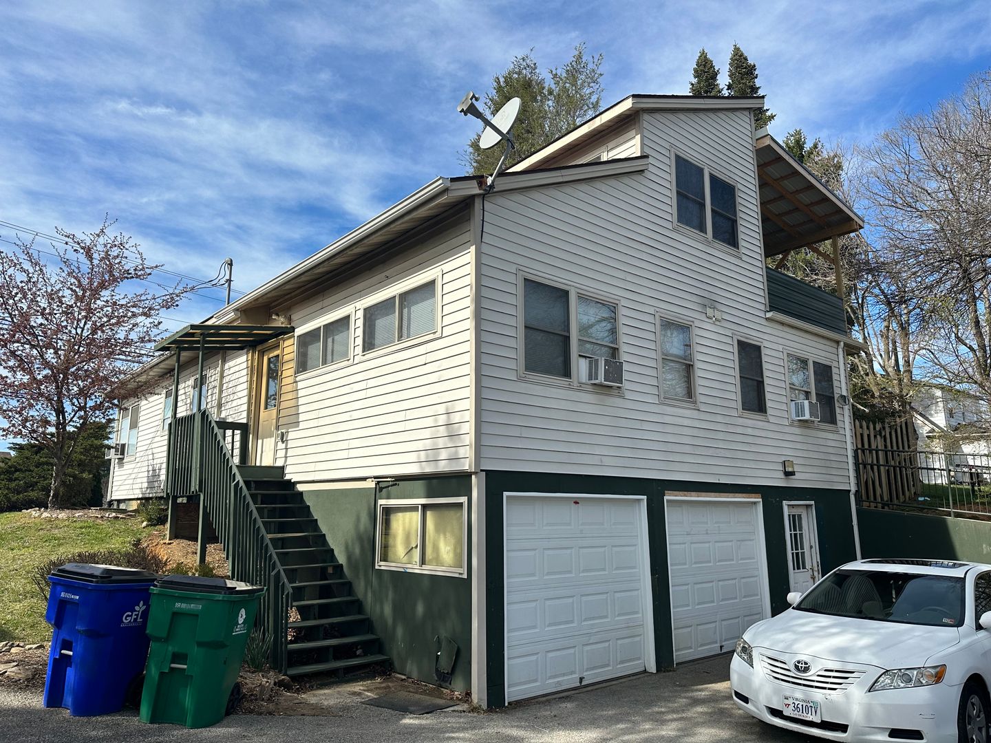 Blacksburg House: 1404 N Main St