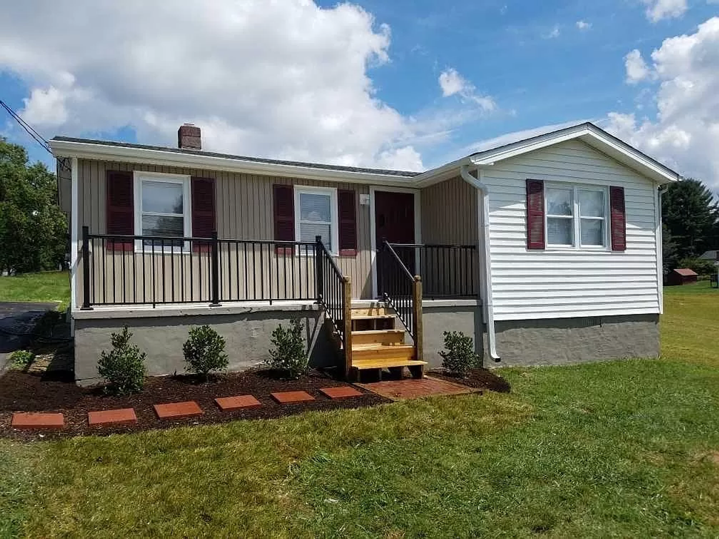 Blacksburg House: 1800 Whipple Drive