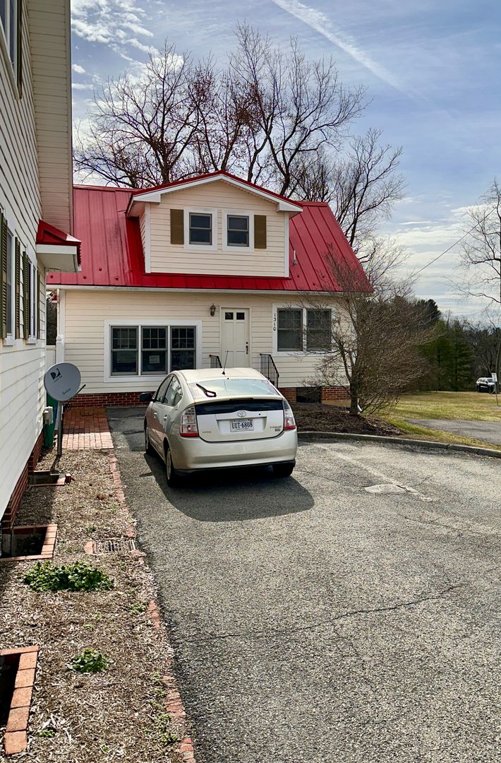 Blacksburg Apartment: 1310 North Main Street