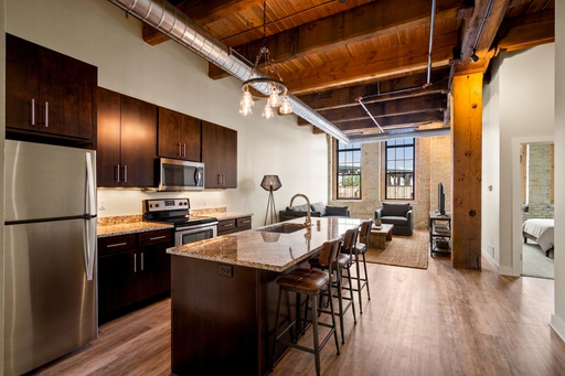 Large Two Bedroom, Two Bathroom with River Views – photo 1