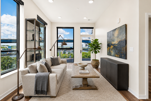 Two Bedroom, One Bathroom with Large Balcony – photo 1