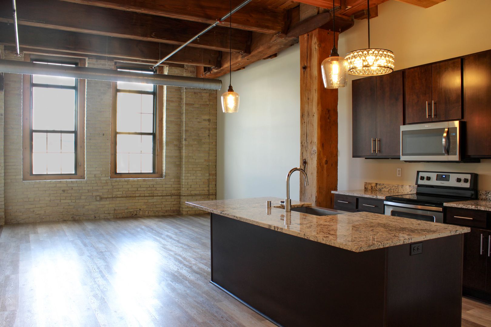 Milwaukee Apartment: 640 W Freshwater Way