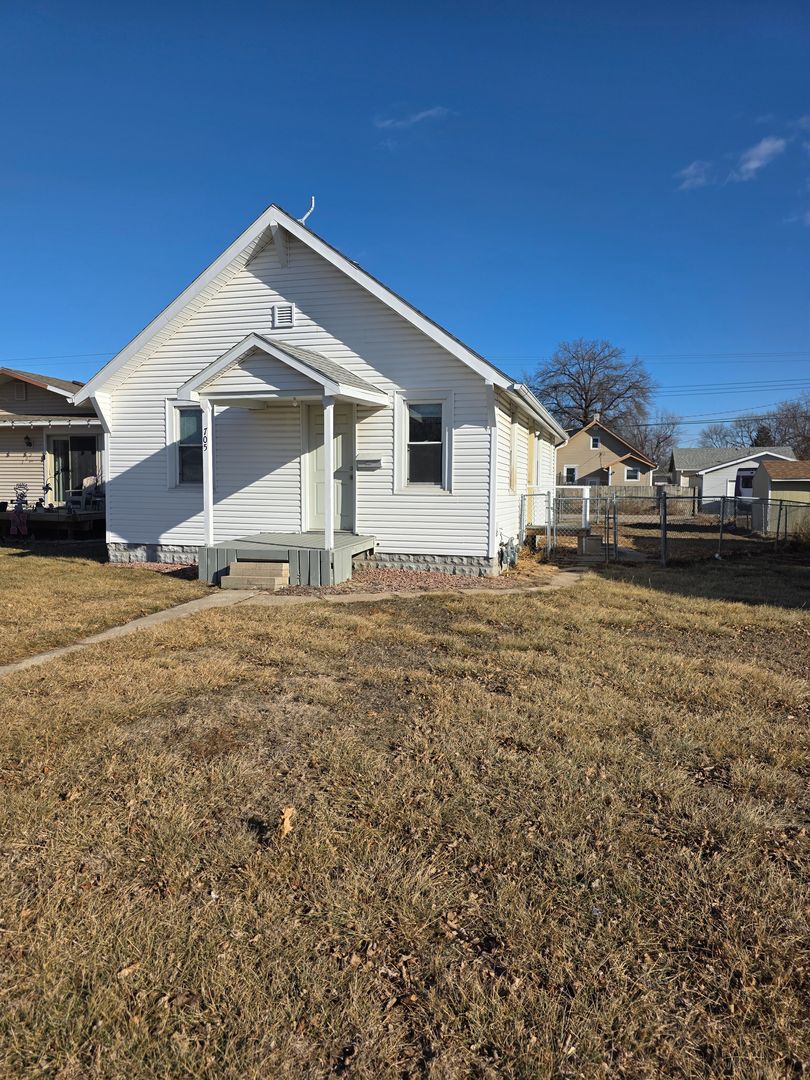 Norfolk House: 705 S 12th St