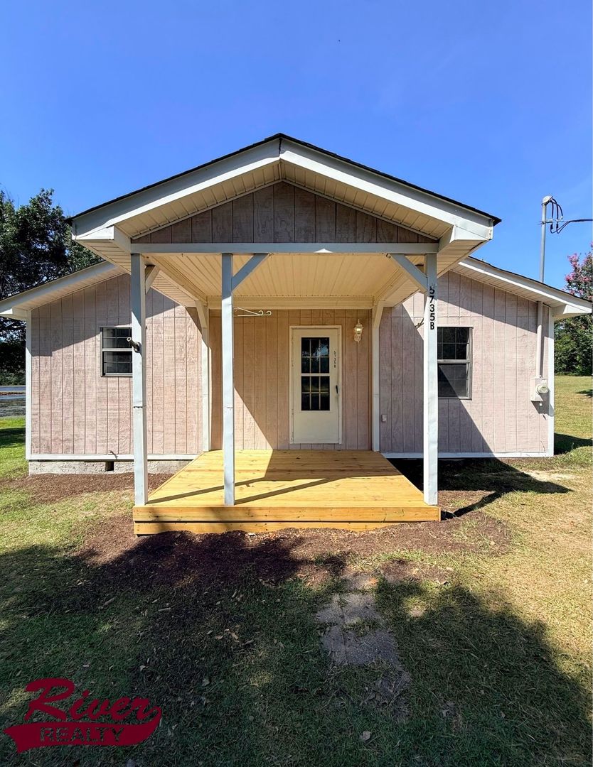 Blythe Apartment: 5735 Deans Bridge Rd