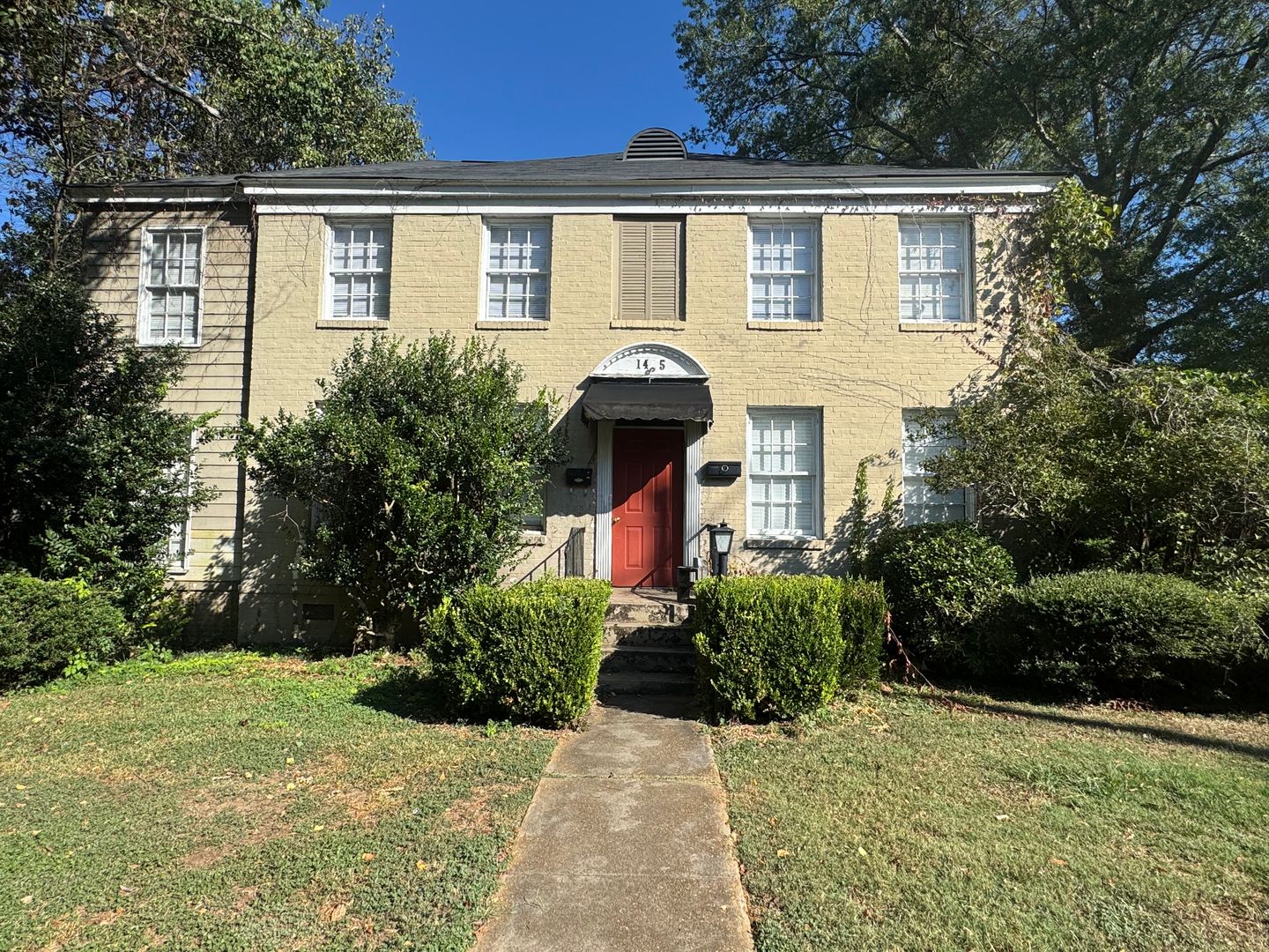 Montgomery Apartment: 1435 E. Fairview B