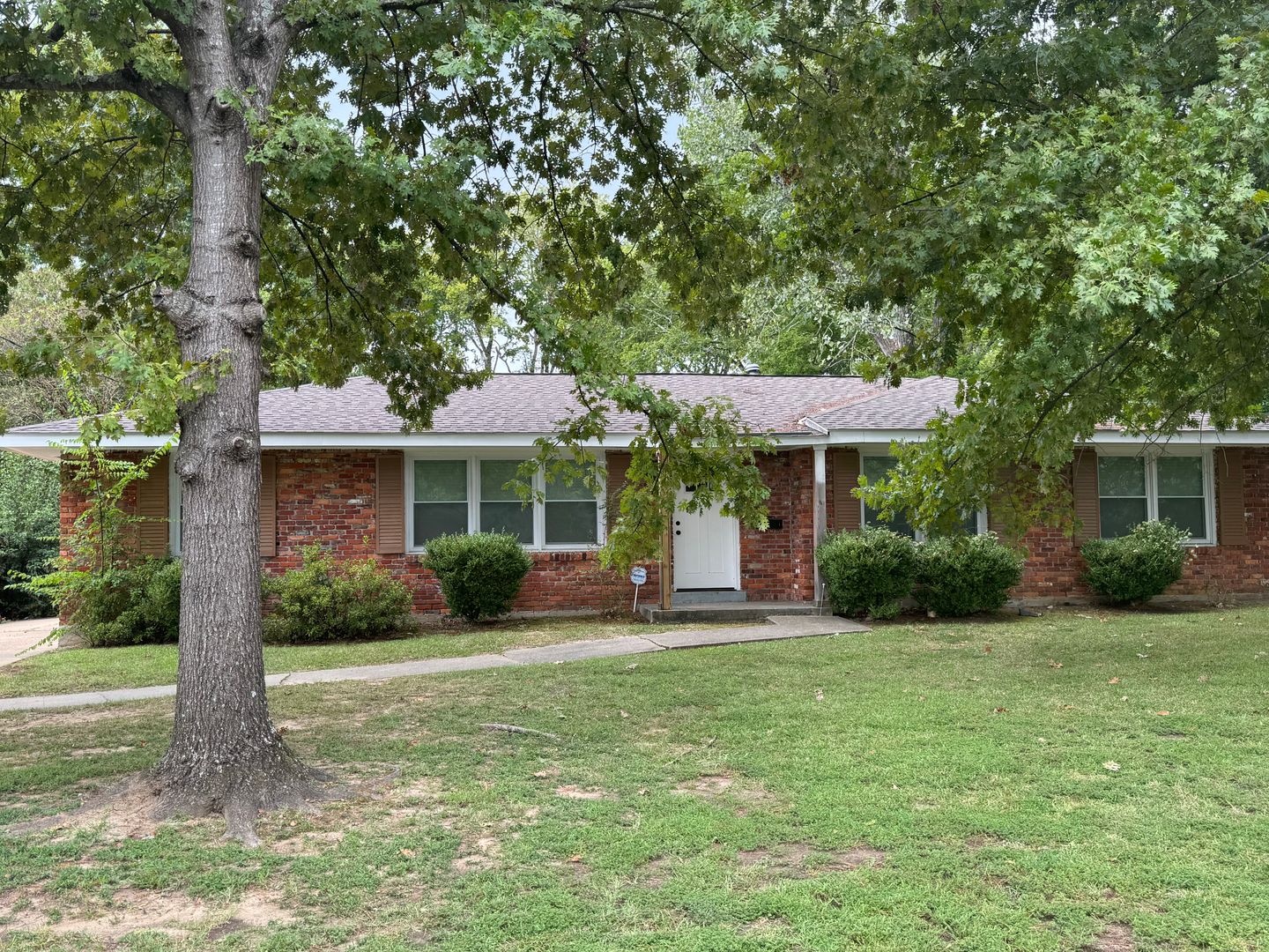 Montgomery House: 2434 Oxford Drive