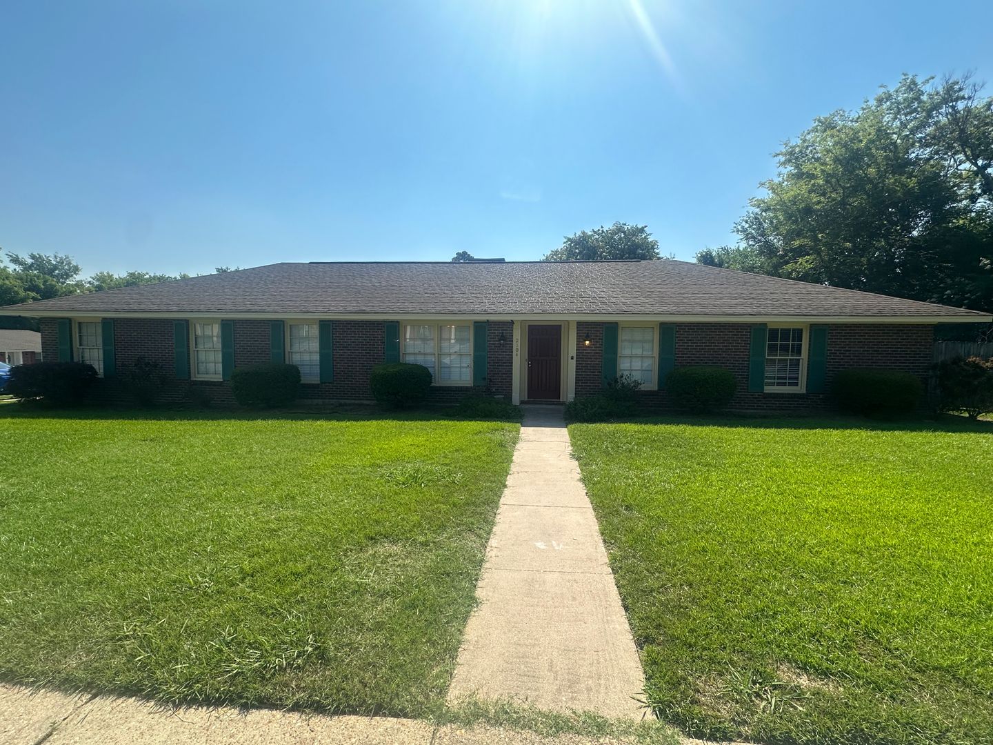 Montgomery House: 2104 Woodmere Loop