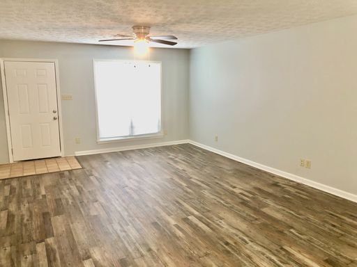 Single level front side apartment. – photo 1