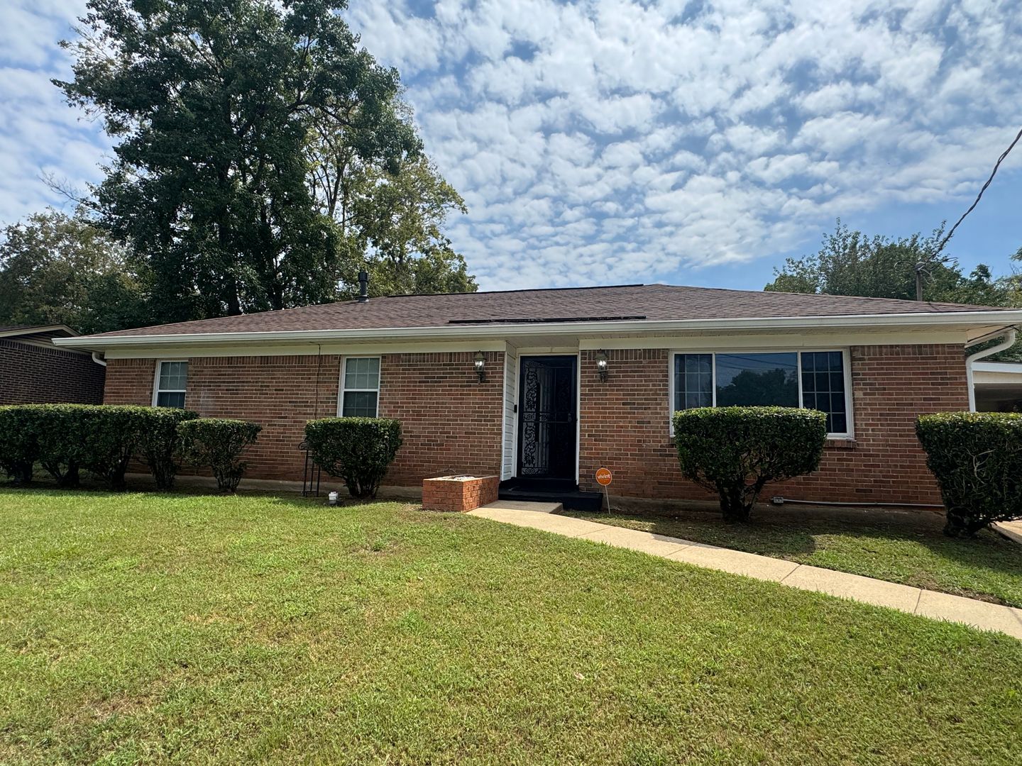 Montgomery House: 2816 Tremont Street