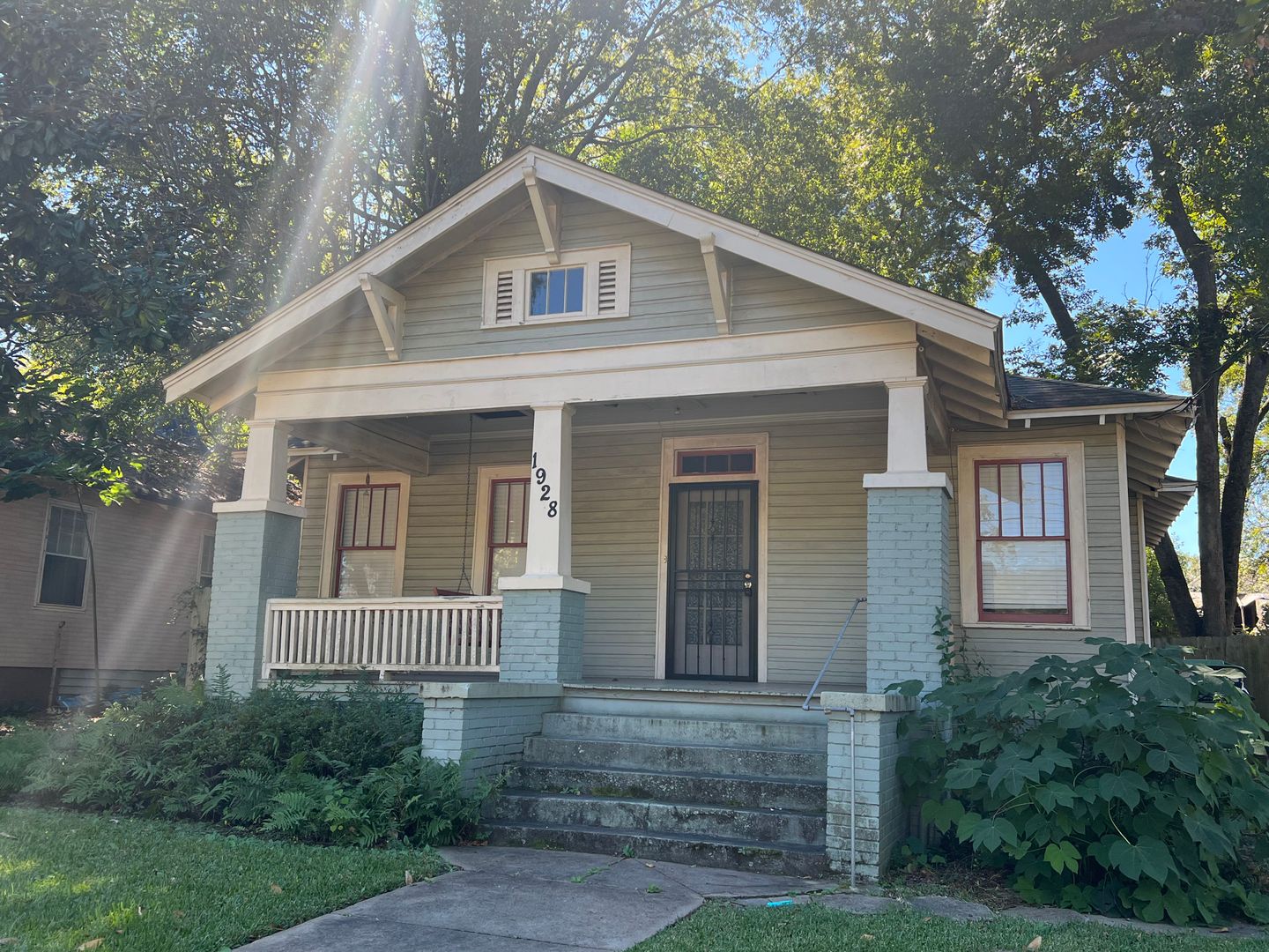 Montgomery House: 1928 Yancey Avenue