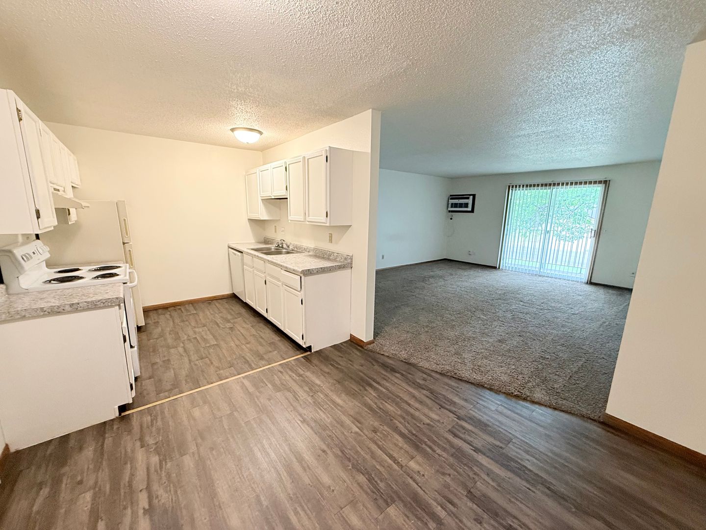 Moorhead Apartment: 2505 Country Club Parkway