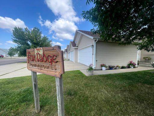 3 Bed Townhome in South Fargo – photo 1