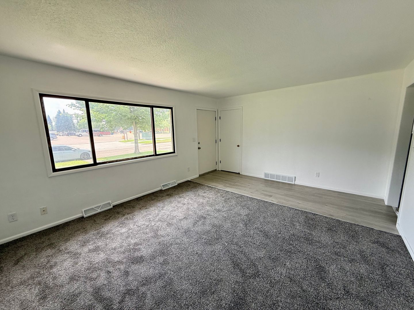 Moorhead Apartment: 1614 6th Ave S