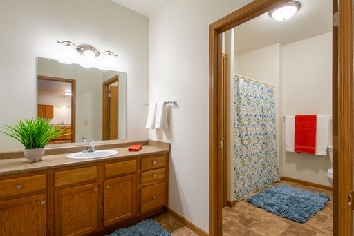 3433 28th St South - 207, Moorhead, MN 56560