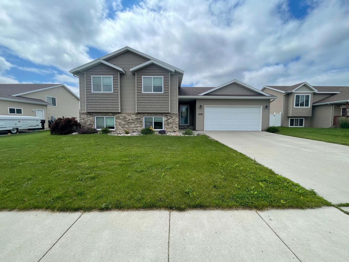 West Fargo House: 4516 Westport Pkwy, West Fargo, ND 58078