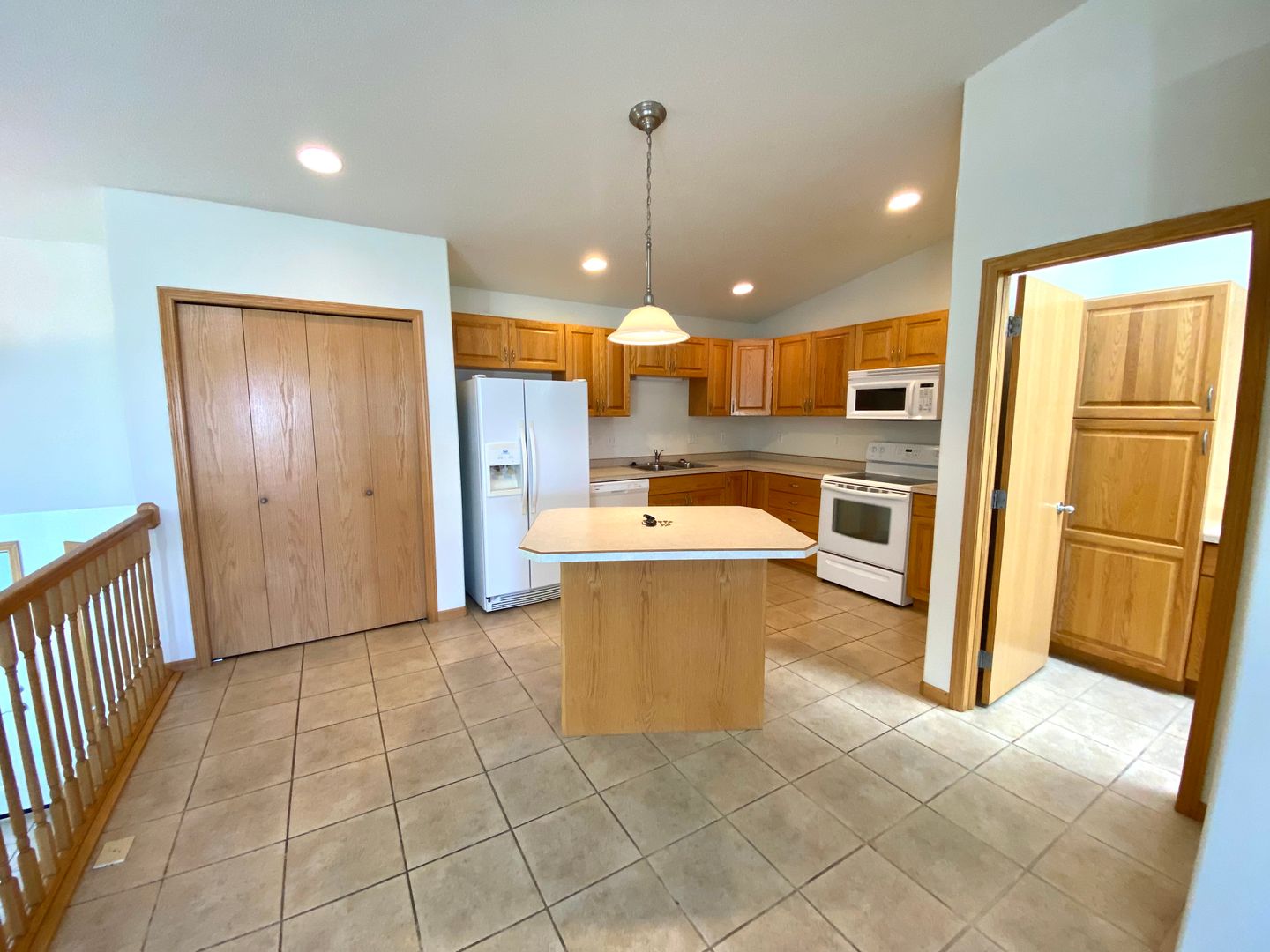 West Fargo House: 744 34th Ave W