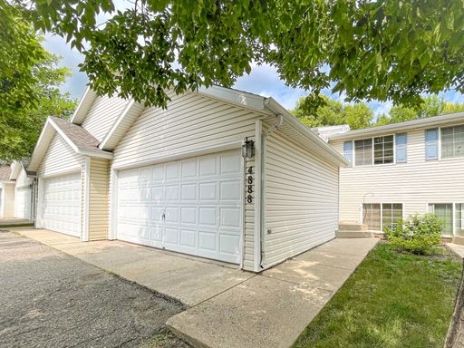 4842 10th Avenue SW, Fargo, ND 58103