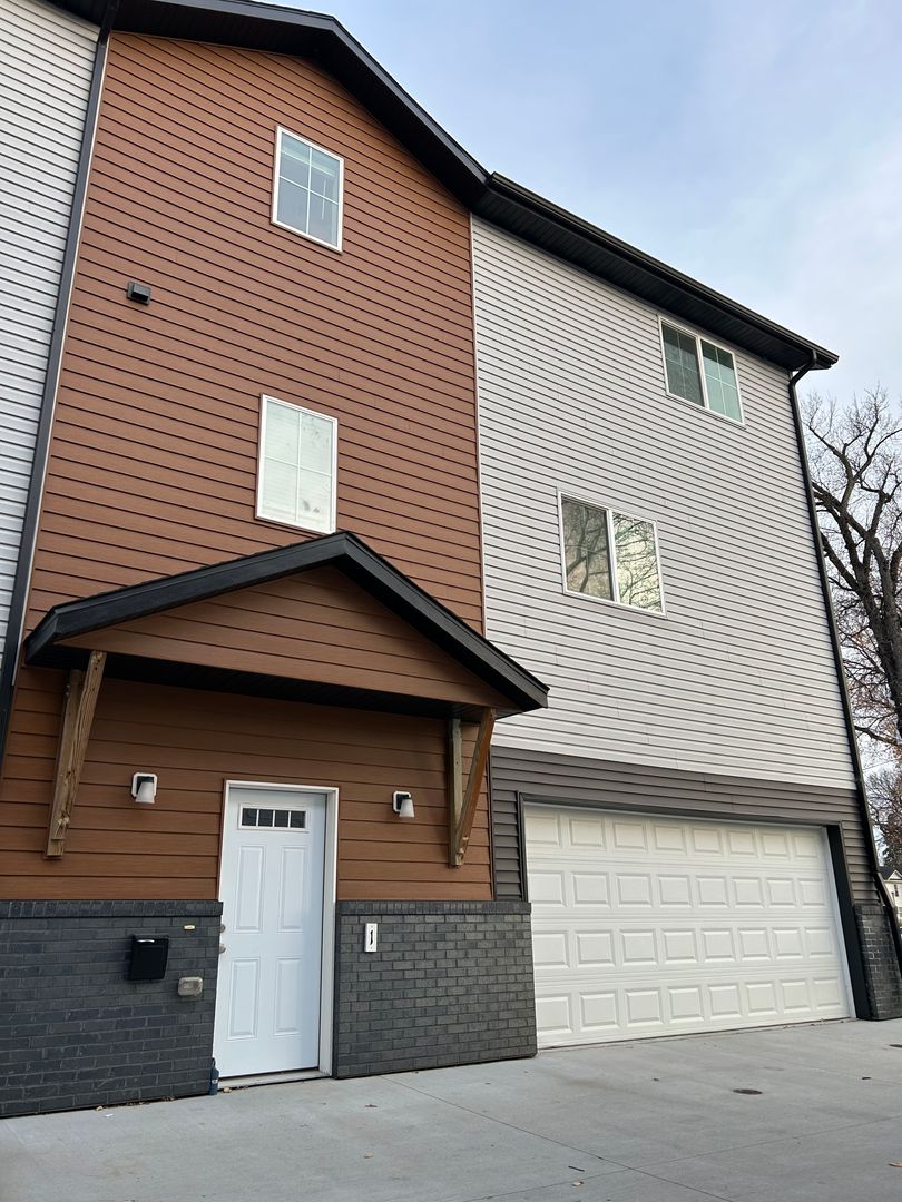 Fargo Townhome: 703 10th Ave North Unit 1