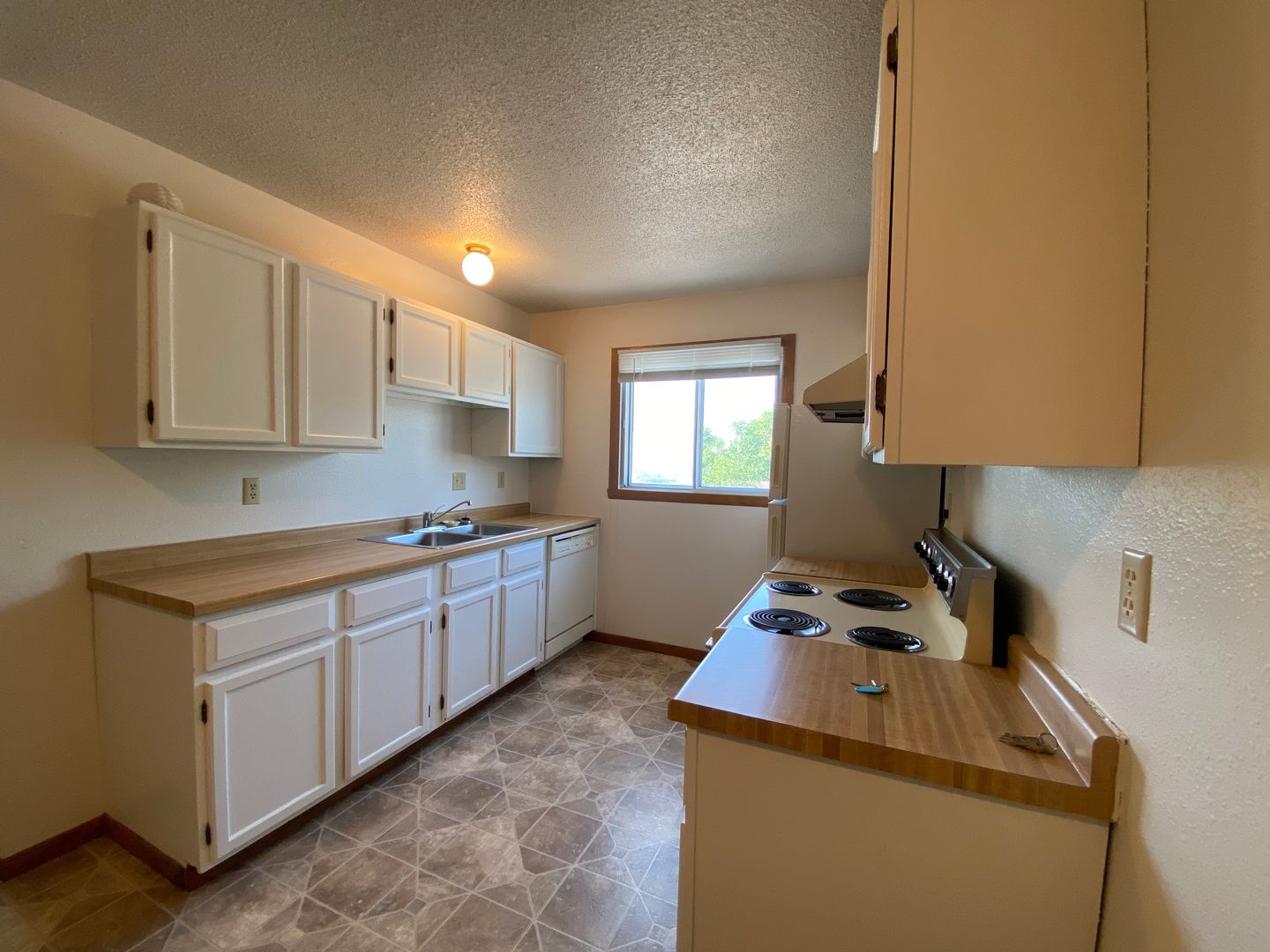 Moorhead Apartment: 2505 Country Club Parkway