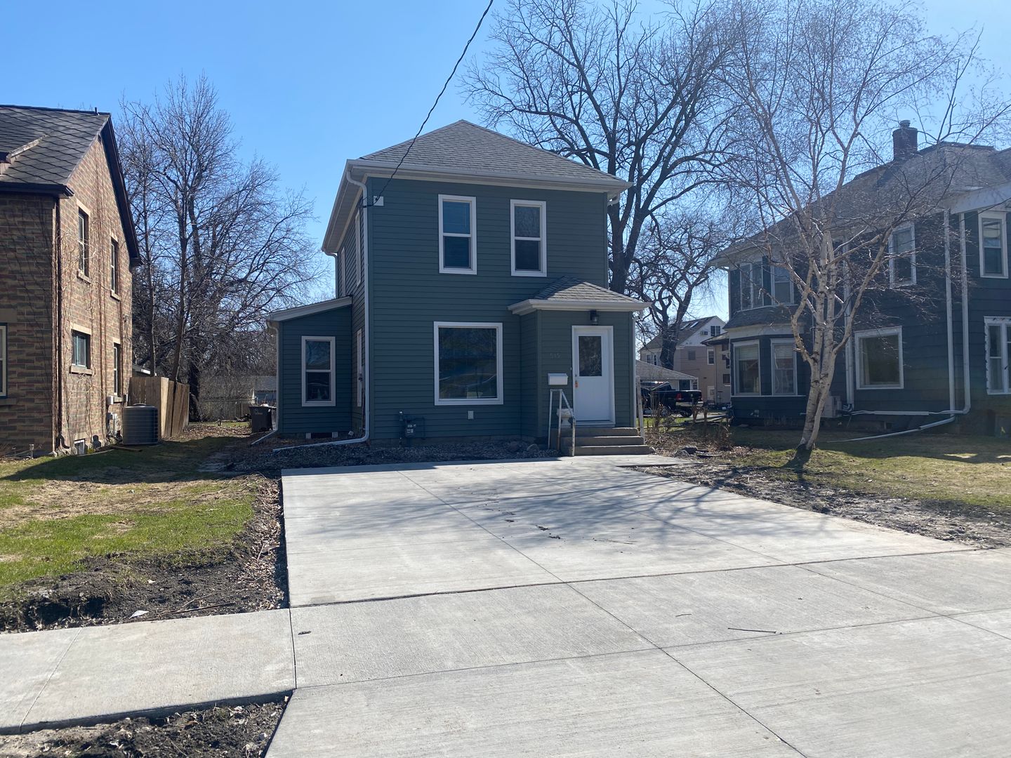 Moorhead House: 515 4th Avenue South