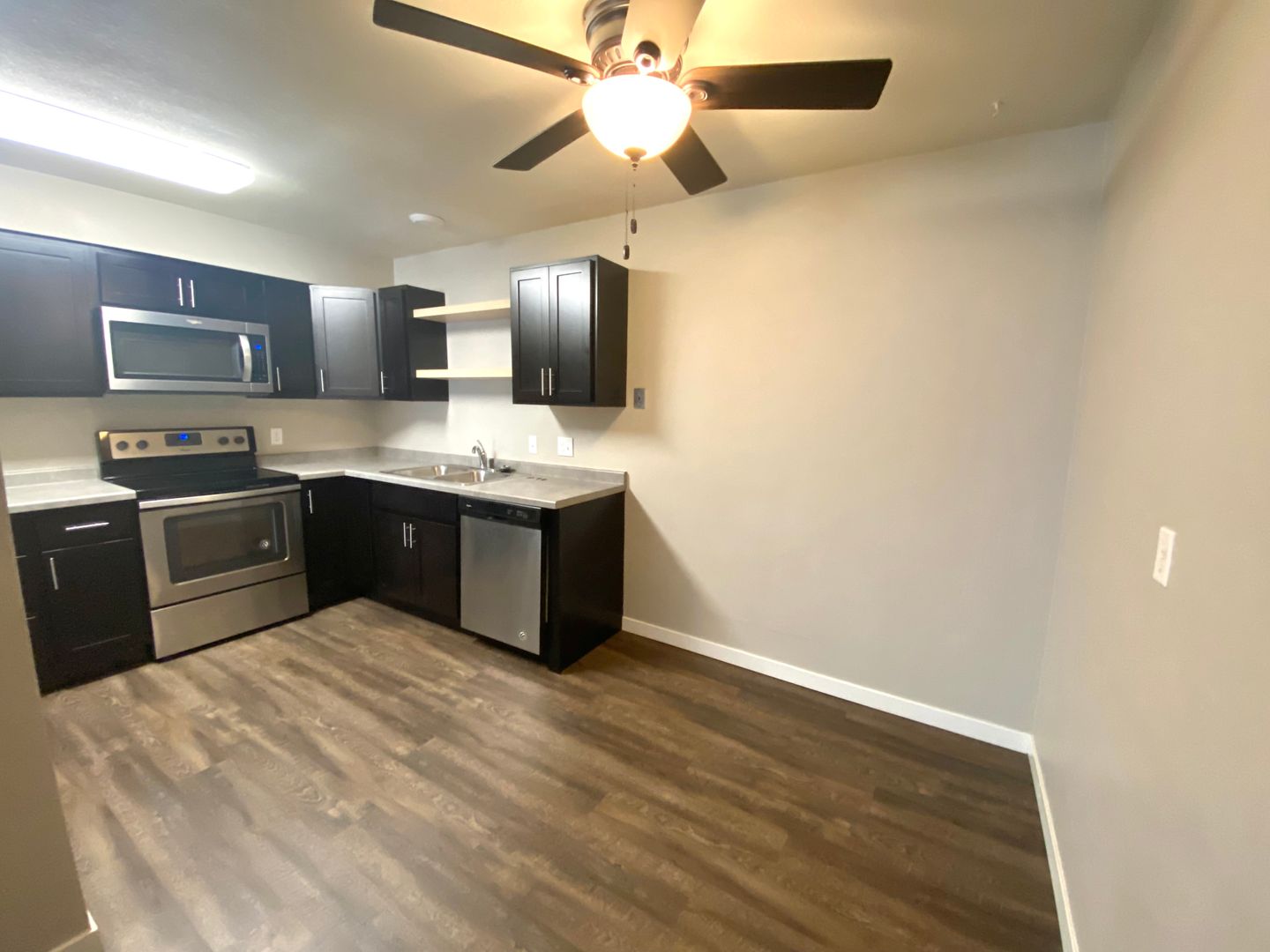 Moorhead Apartment: 804 24th Ave S