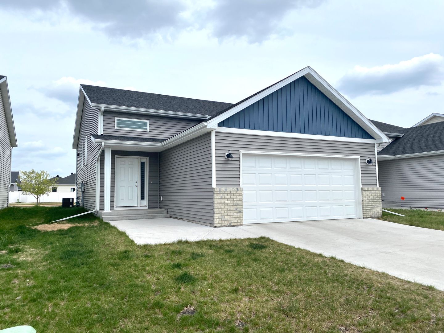 West Fargo House: 2717 Divide St W