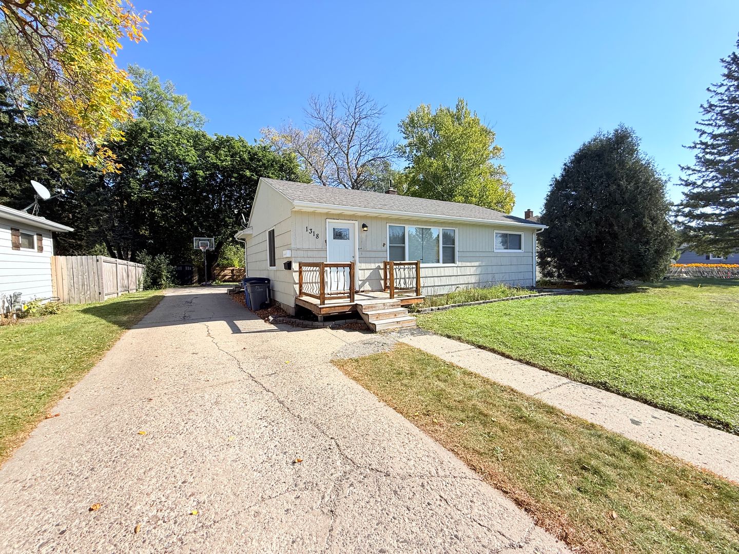 Moorhead House: 1318 18th Street South