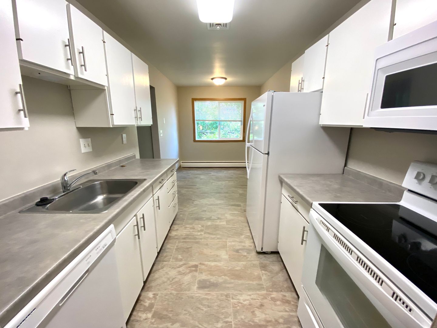 Moorhead Apartment: 816-820 24th Ave S