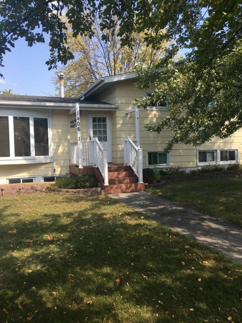 Moorhead Apartment: 1406 24th Ave S