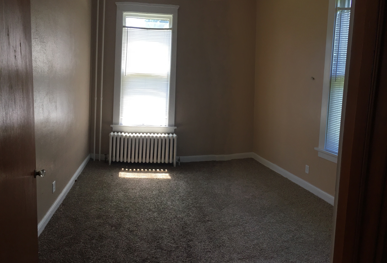 Marengo Apartment: 220 W. Washington St.