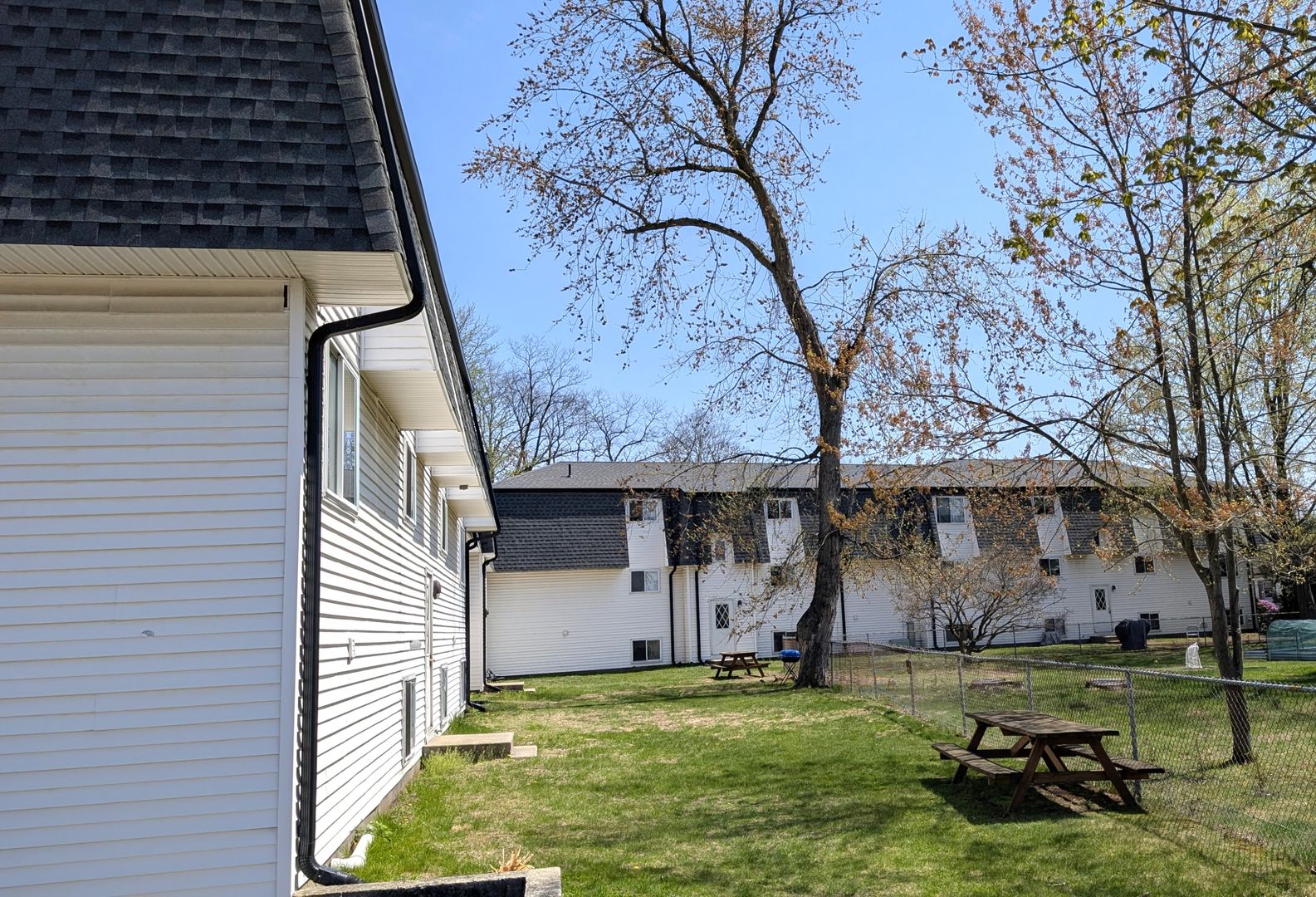 Chicopee Apartment: 510 McKinstry Ave