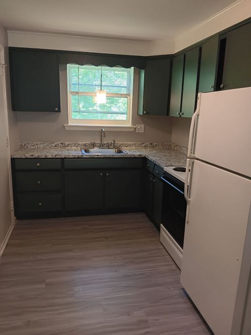 Wethersfield Apartment: 72 Folly Brook Blvd