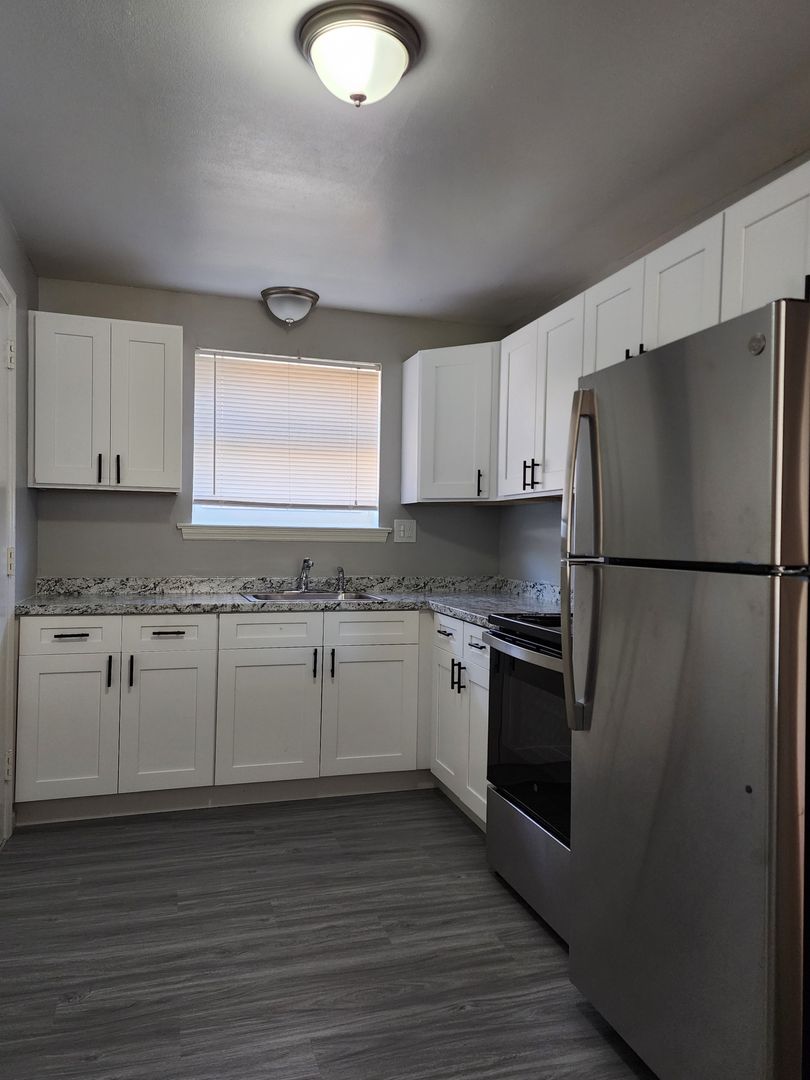 Wethersfield Apartment: 72 Folly Brook Blvd