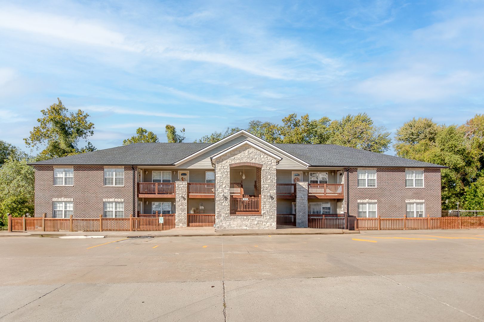 Belleville Apartment: 818 Elm Way
