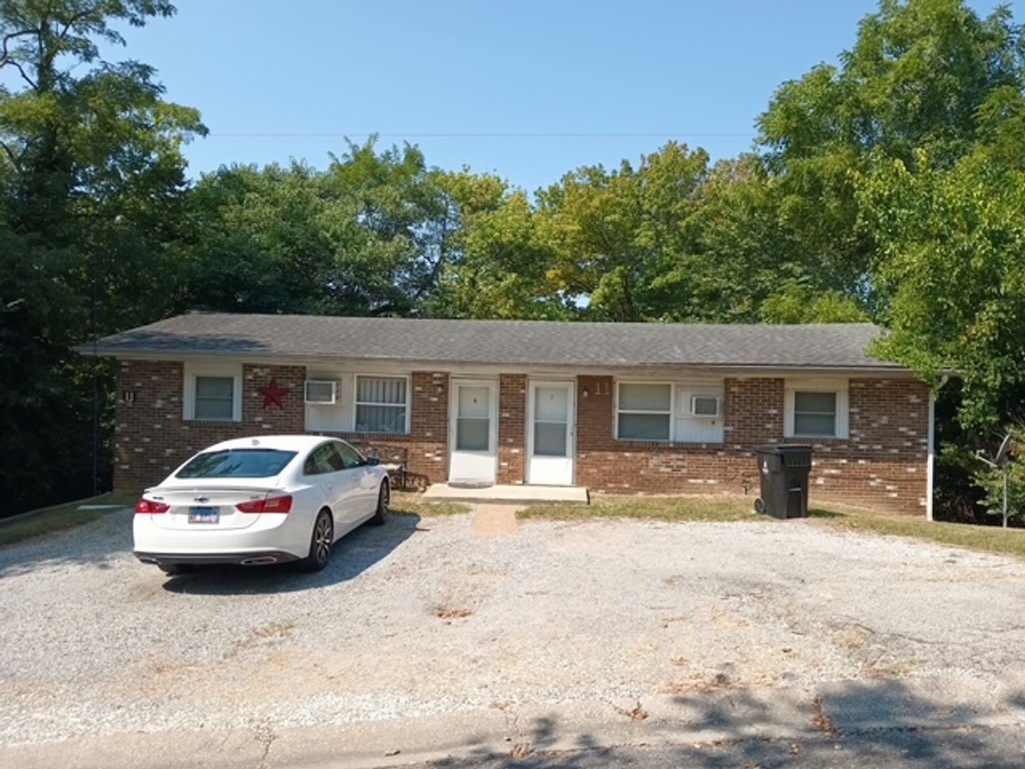 Belleville Apartment: 11 Hi Pointe Dr